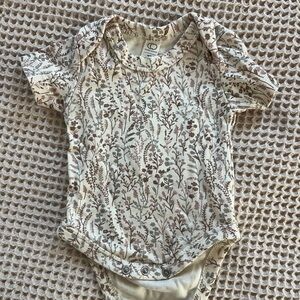 Colored Organics onesie N floral print